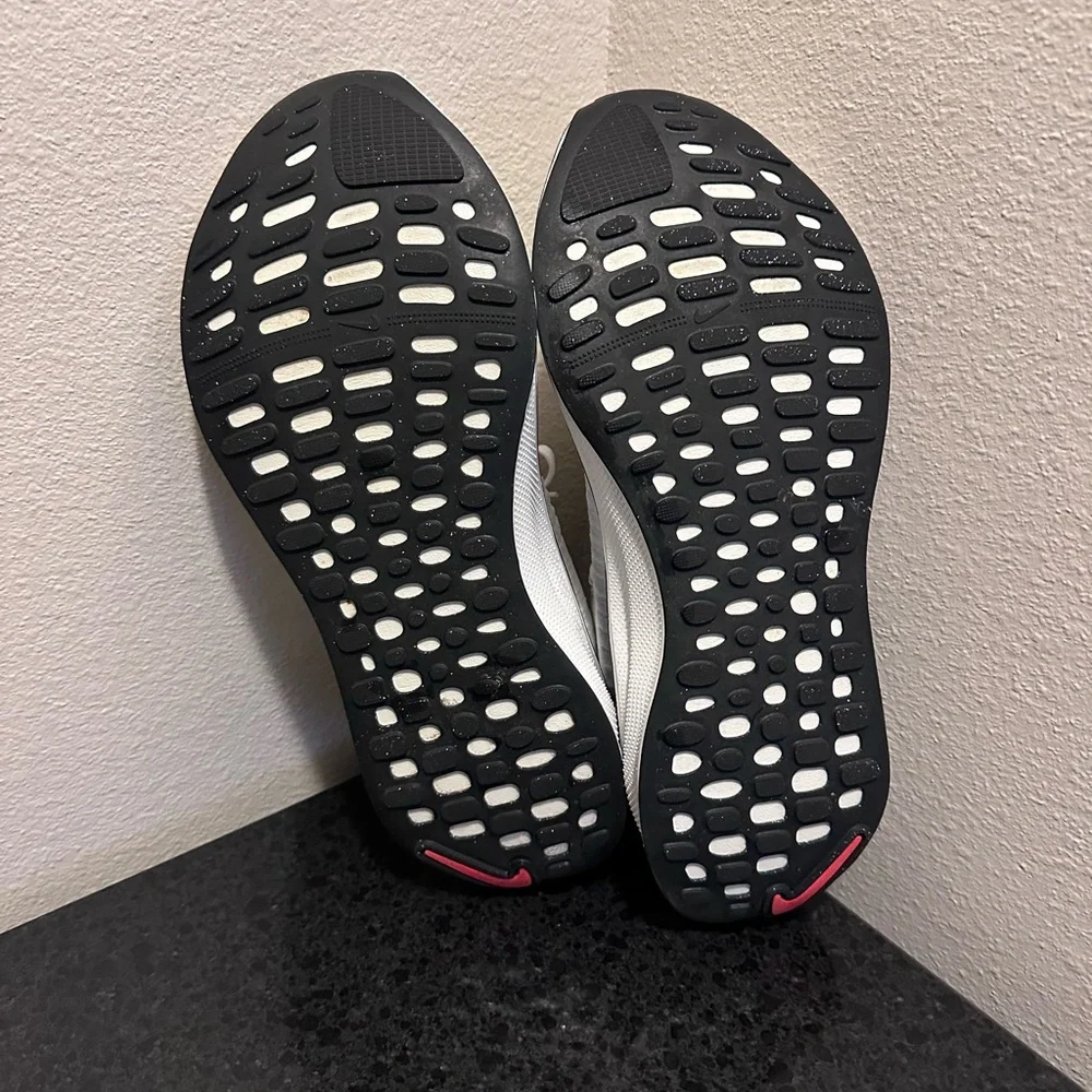 Nike InfinityRN 4 Men's Road Running Shoes (DR2665-100, White/Platinum,Crimson) - Picture 5 of 5